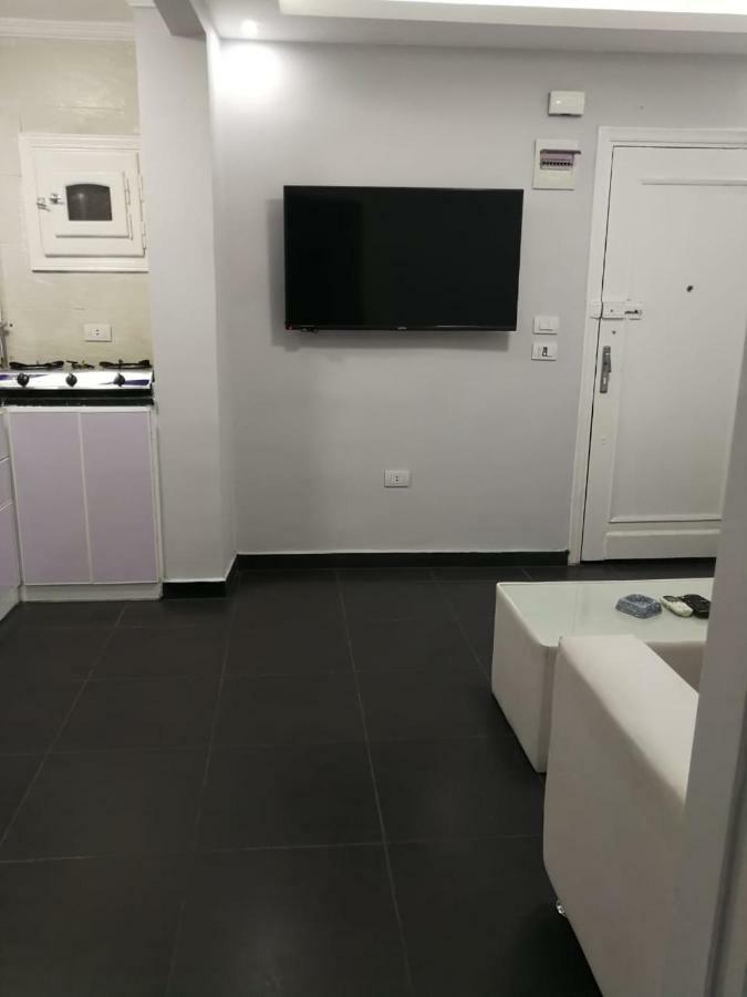 Lovely Apartment With Side Sea View Located In The Heart Of The Alexandria Exteriör bild